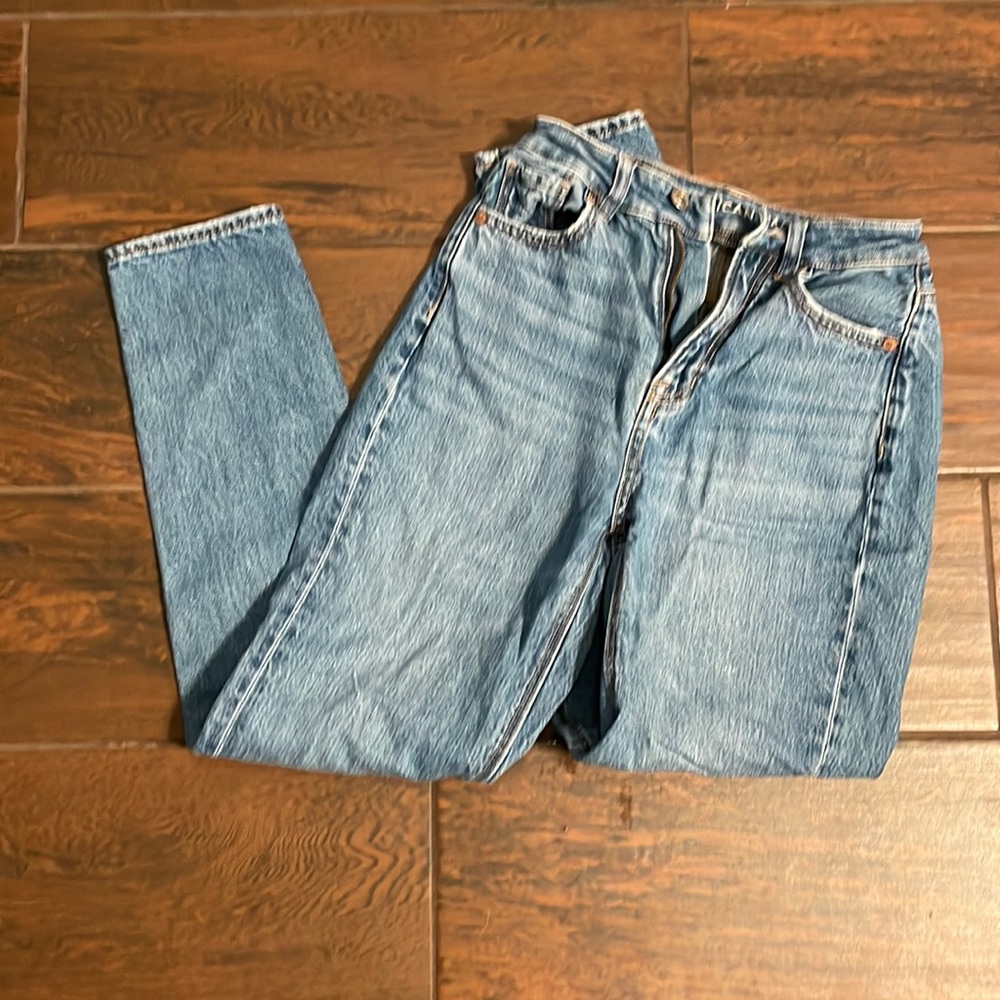 Worn Women’s American Eagle Jeans Comfort Stretch Waistband Mom Jean Size 000